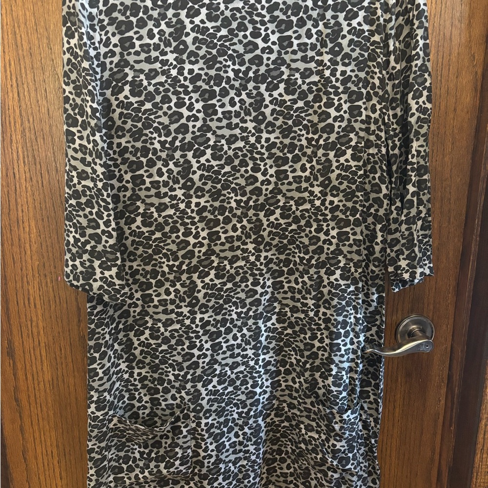 EUC TRES CHIC EQUIPMENT Black and Grey Animal Print Silk “Aubrey Dress US L